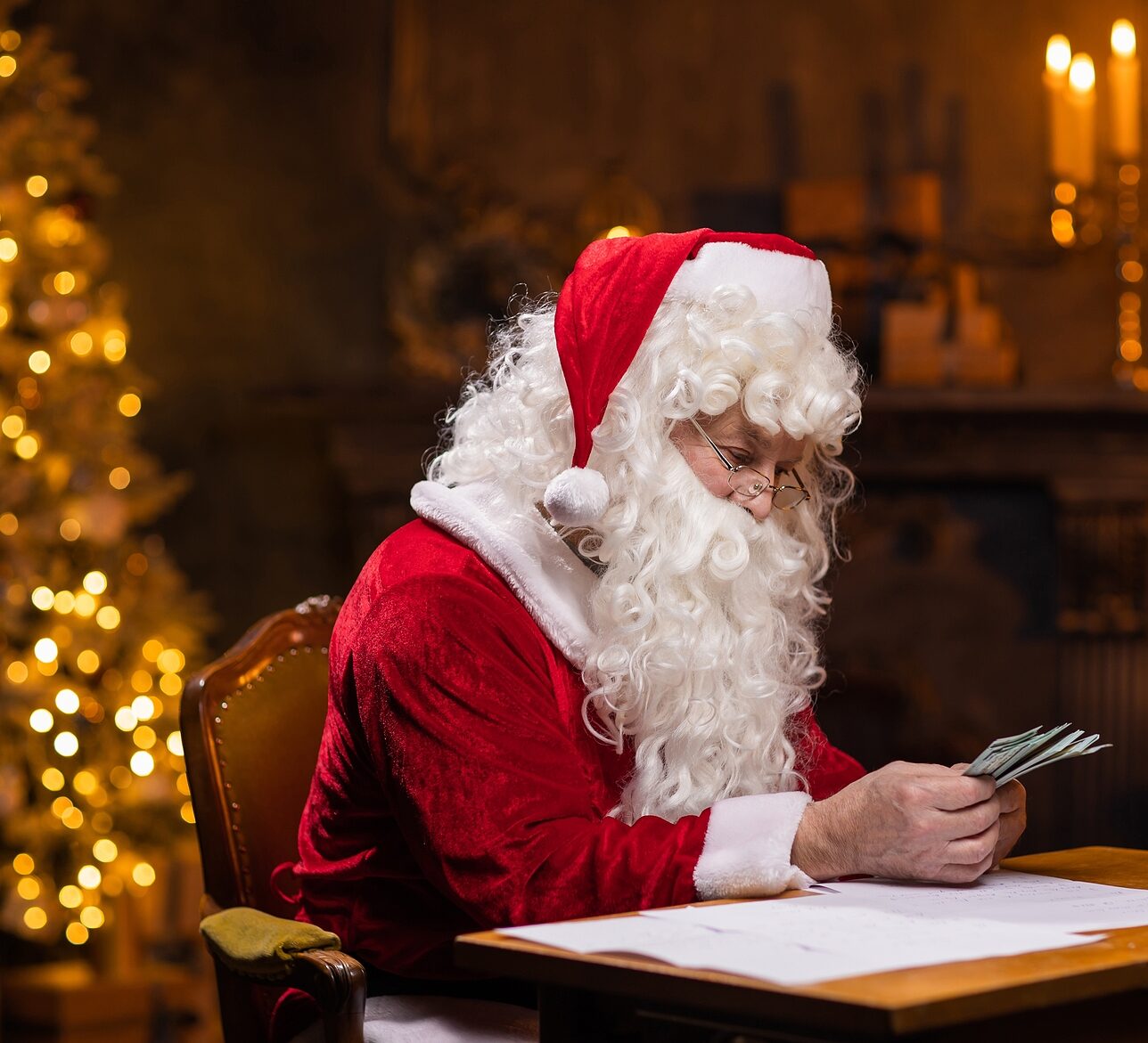 Holiday tips guide, Santa counting cash for holiday tips